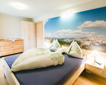 Schlafzimmer der Ferienwohnung Schneealm