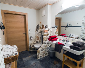 Badezimmer der Ferienwohnung Schneealm