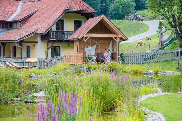 Michlbauernhof Kinder am Naturbadeteich