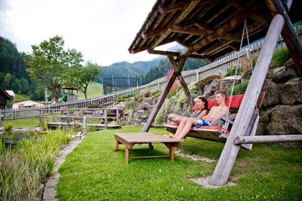 Kinder am Naturbadeteich