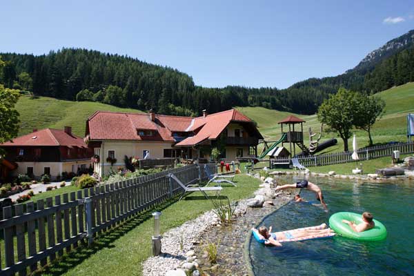 Biobauernhof und Naturbadeteich